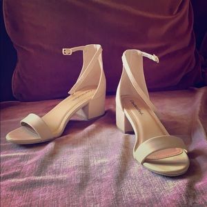 Cityclassified - Sz 9 - Sandals with stacked heel